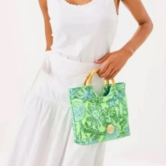 Lilly Pullitzer Bamboo Handle Printed Bag In Cool Mint Catchin Rays - Picture 3 of 9